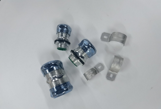 Porcellana I connettori impermeabili d'acciaio blu zincano placcato per EMT Conduit Hot Dip fornitore